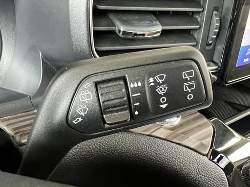 Used 2024 Ford Explorer Limited w/ Equipment Group 301A AWD/4WD image 38