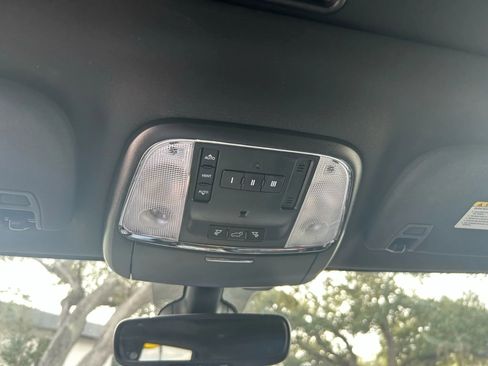 Used 2017 Jeep Grand Cherokee Limited image 21