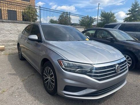 Used 2020 Volkswagen Jetta SE FWD image 1