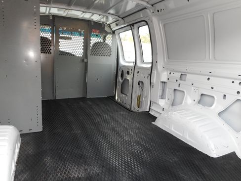 Used 1998 Ford E-150 and Econoline 150 image 18