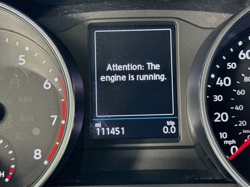 Used 2018 Volkswagen Tiguan SE w/ Panoramic Sunroof Package image 16