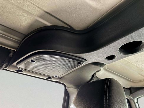 Used 2016 Jeep Wrangler Unlimited Rubicon image 17