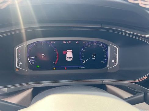 Used 2023 Volkswagen Taos SEL image 9