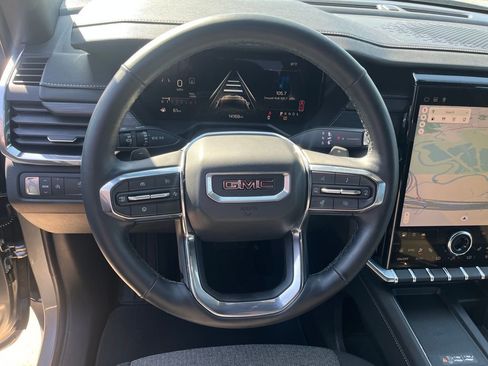 Used 2025 GMC Acadia Elevation image 14