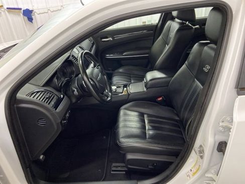 Used 2019 Chrysler 300 S image 24