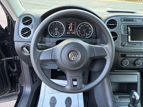 Used 2017 Volkswagen Tiguan Limited w/ Alloy Wheels Package AWD/4WD image 9