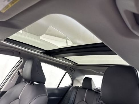 Used 2019 Toyota Camry XSE FWD image 18