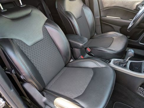 Used 2019 Jeep Compass Latitude FWD image 31