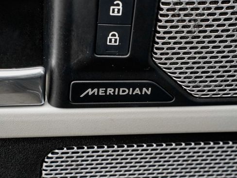 Used 2023 Land Rover Defender 130 X-Dynamic SE image 10