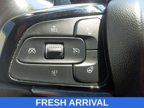 Used 2022 Buick Enclave Essence FWD image 24