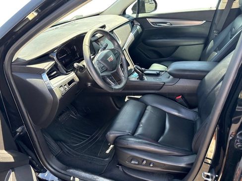 Used 2017 Cadillac XT5 Luxury w/ Driver Awareness Package FWD image 11