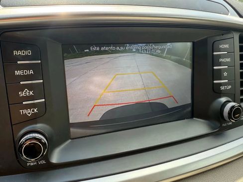 Used 2019 Kia Sorento LX image 33