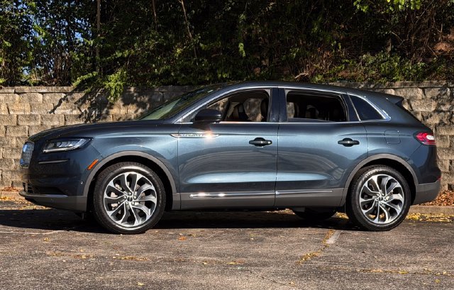 Used 2022 Lincoln Nautilus Reserve AWD/4WD image 13