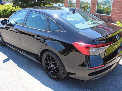 Used 2023 Honda Civic Sport image 8
