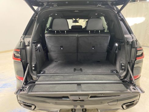 Certified 2025 BMW X7 xDrive40i w/ M Sport Package image 32