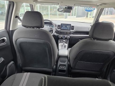 Used 2025 Hyundai Venue SEL FWD image 27
