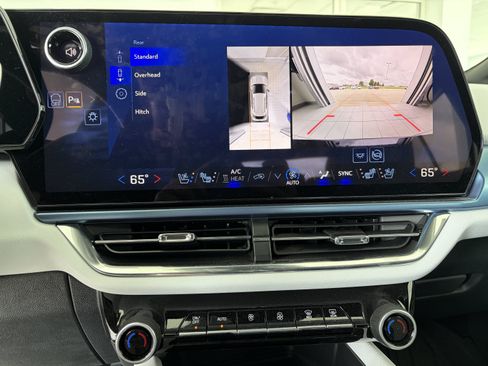Used 2025 Chevrolet Equinox EV LT w/ Convenience Package II AWD/4WD image 15