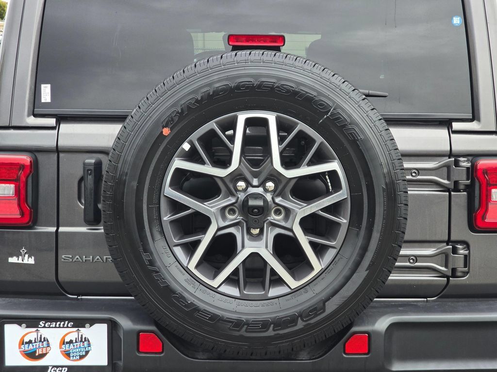 Used 2025 Jeep Wrangler Unlimited Sahara AWD/4WD image 14