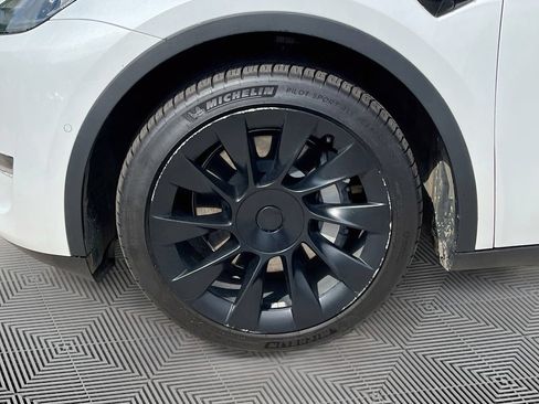 Used 2022 Tesla Model Y Long Range AWD/4WD image 10