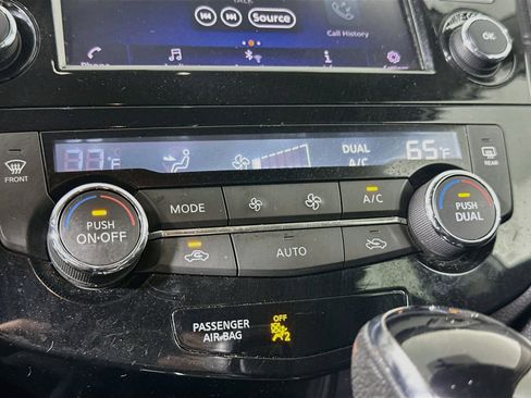 Used 2018 Nissan Rogue SV FWD image 23