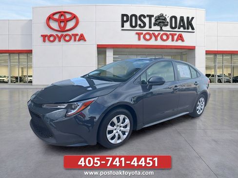 Used 2025 Toyota Corolla LE FWD image 3