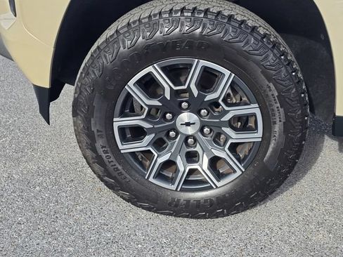 Used 2023 Chevrolet Colorado Z71 w/ Z71 Convenience Package 2 AWD/4WD image 9