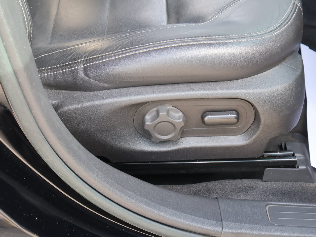 Used 2018 Ford Taurus SEL w/ Equipment Group 201A FWD image 9