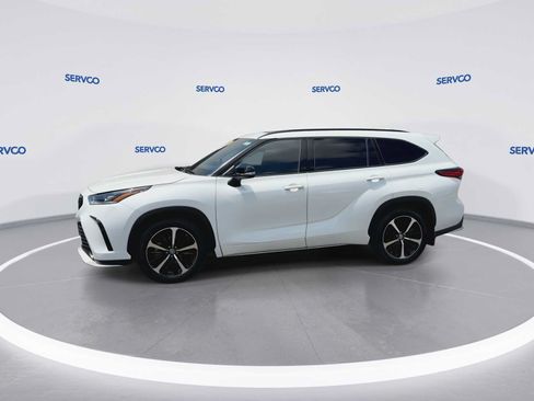 Used 2022 Toyota Highlander XSE FWD image 4