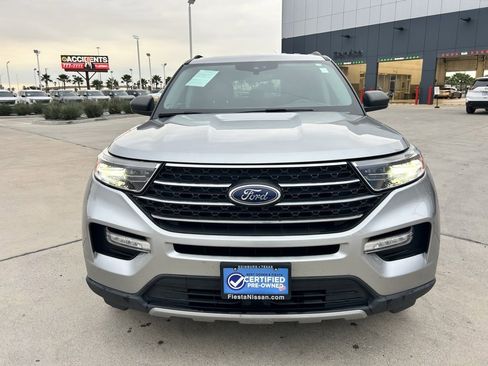Used 2022 Ford Explorer XLT w/ Equipment Group 202A image 2