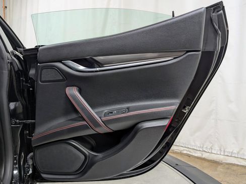 Used 2021 Maserati Ghibli RWD image 19