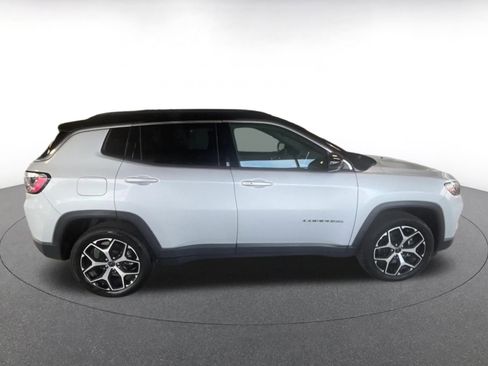 Used 2025 Jeep Compass Limited image 16
