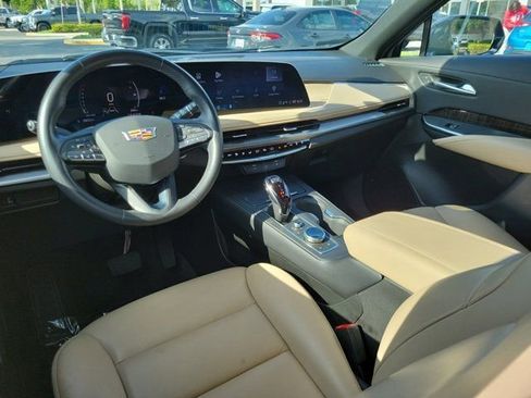 Used 2025 Cadillac XT4 Premium Luxury FWD image 11
