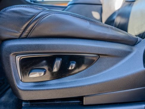 Used 2020 Cadillac Escalade ESV Premium Luxury image 29