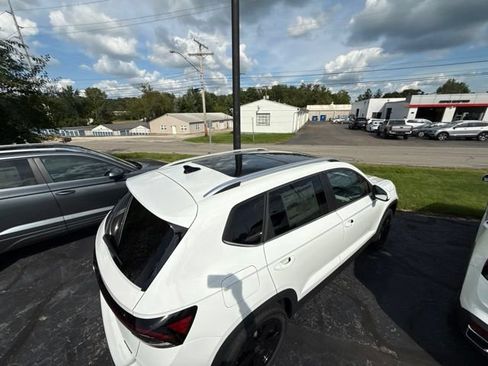 New 2026 Volkswagen Taos SEL AWD/4WD image 9