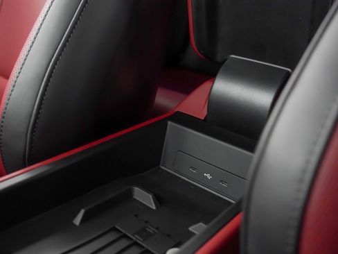 Certified 2025 Porsche 911 Carrera image 33