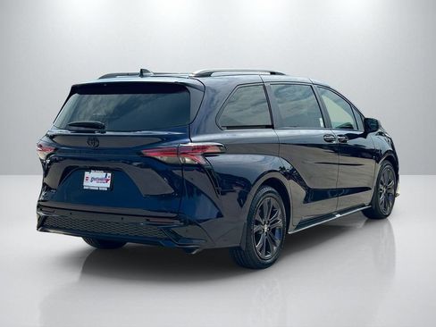 Certified 2026 Toyota Sienna XSE FWD image 5