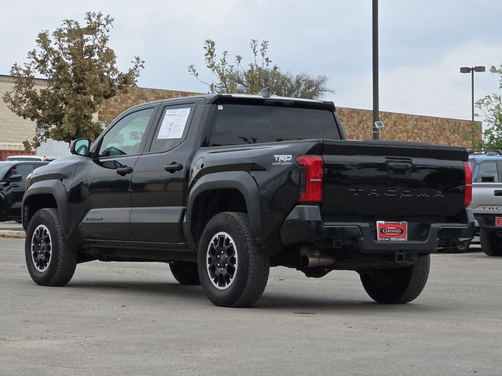 Certified 2025 Toyota Tacoma TRD Off-Road AWD/4WD image 3