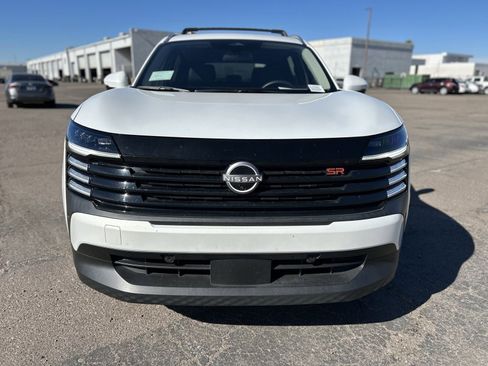 Used 2025 Nissan Kicks SR image 2