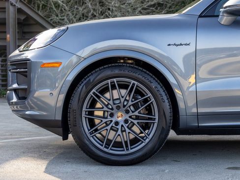 New 2026 Porsche Cayenne E-Hybrid image 13