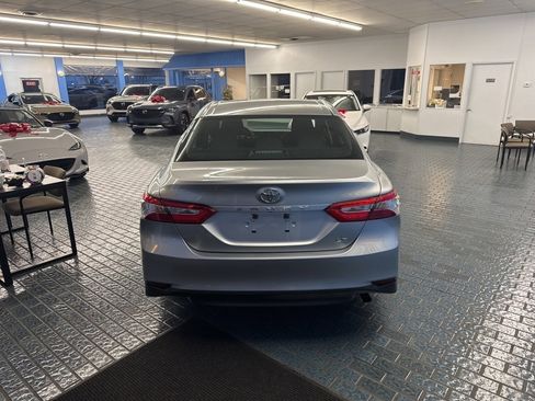 Used 2018 Toyota Camry LE image 6