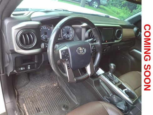 Used 2016 Toyota Tacoma Limited w/ Towing Package AWD/4WD image 12
