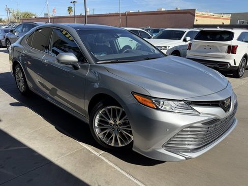Used 2020 Toyota Camry XLE image 6