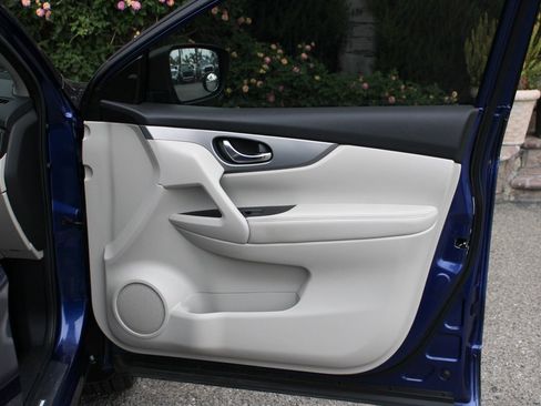 Used 2020 Nissan Rogue Sport SL w/ Premium Package image 42