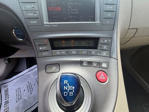 Used 2015 Toyota Prius Three image 19