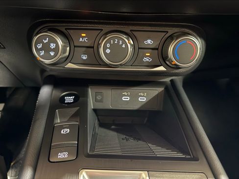 Used 2025 Nissan Kicks SV w/ Charging Package image 13