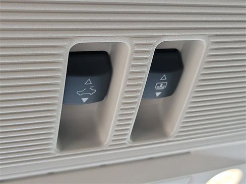 New 2025 Nissan Kicks SR w/ SR Premium Package image 18