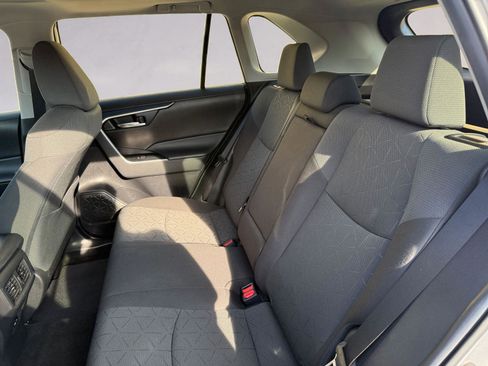 Used 2022 Toyota RAV4 XLE image 13