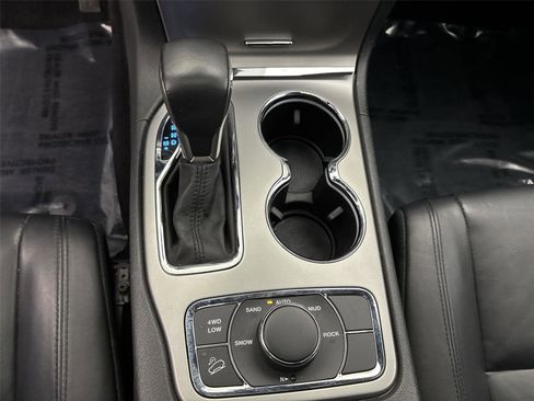 Used 2018 Jeep Grand Cherokee Limited image 23