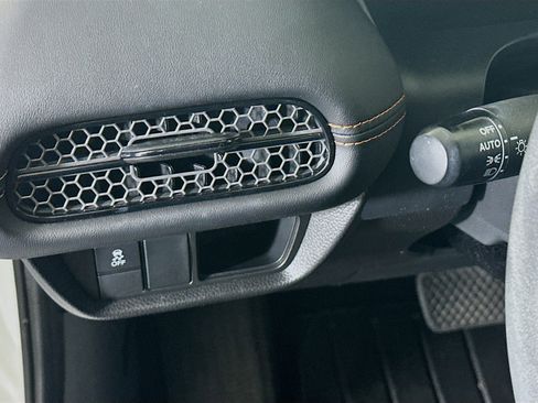 Used 2024 Honda HR-V Sport image 17