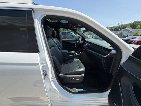 Used 2023 Jeep Grand Cherokee Overland AWD/4WD image 57